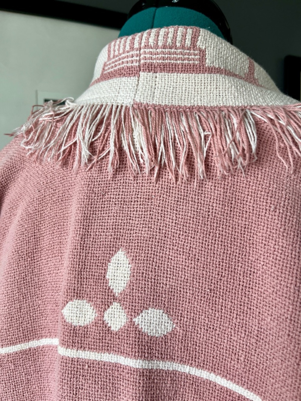 Pink and cream hearts cardigan, upcycled tapestry blanket, ladies' XL / 2XL - Picture 6 of 11